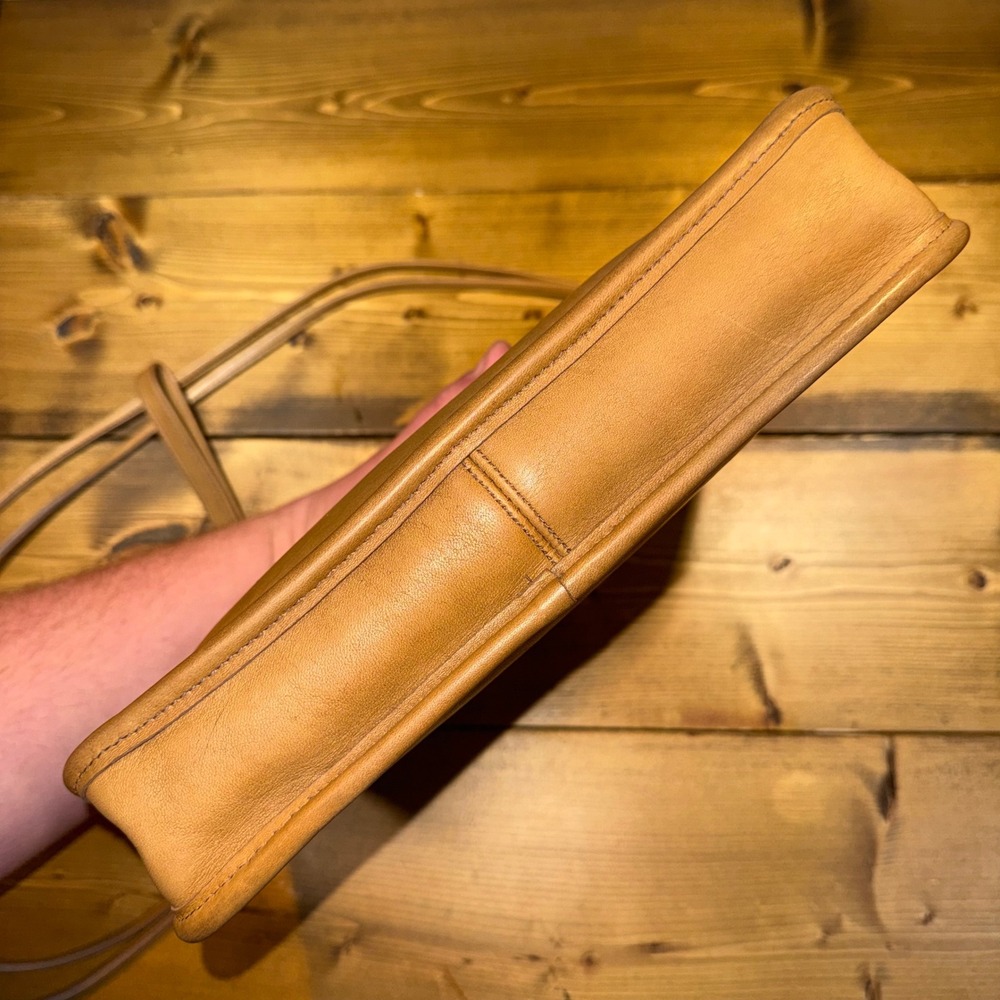 Vintage 1970s Coach #9455 British Tan Zippered Clutch Crossbody Basic Bag - Picture 7 of 11